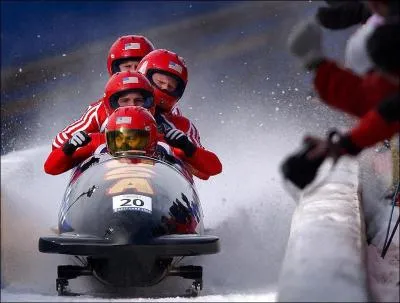 Le Bobsleigh aux Jeux olympiques se pratique par : ( bob  )