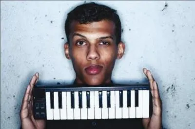 De quel(s) instrument(s) joue-t-il ?