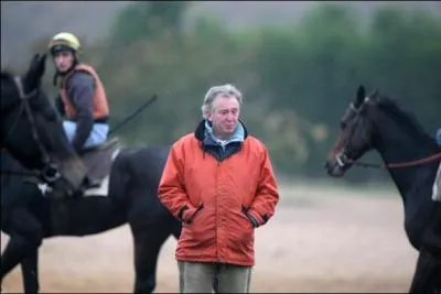 Souvent ancien cavalier d'entranement ou jockey-driver, la personne qui pratique ce mtier est responsable de la progression des chevaux de course de l'curie. A ce titre, elle organise le travail quotidien des cavaliers d'entranement et organise la sortie des chevaux en course. Ce mtier est...
