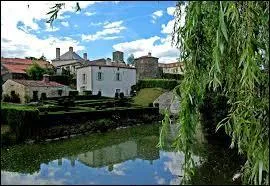 Nous terminons par une visite du village de Vouvant. Classe parmi les Plus Beaux Village de France, cette commune Vendenne se situe en rgion ...