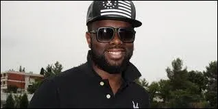 Cette phrase fait-elle partie de la chanson ?  Papa, lui, est rest impuissant difficile de retenir son fiston lui proposant le rve africain . De quelle chanson fait-elle partie ?