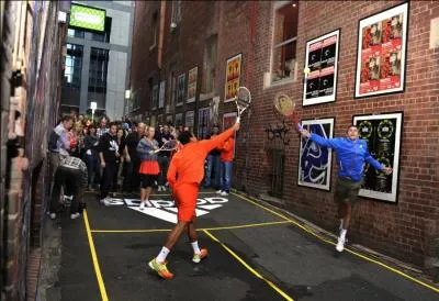 Sur quelle surface jouait-on jusqu' 1987 ?