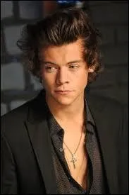 Deuxime un peu plus corse, quelle langue parle Harry couramment ?