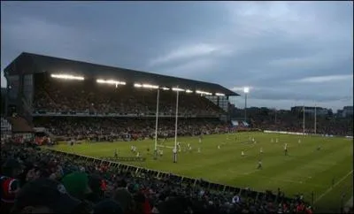 Normalement, Croke Park est rserv aux sports galiques. Nanmoins, en 2005, une drogation est accorde  l'quipe de rugby d'Irlande, l'autorisant  jouer,  Croke Park, l'diton 2007 du Tournoi des Six Nations. Pourquoi ?