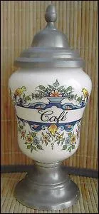 Les musulmans utilis�rent d'abord le caf� comme m�dicament. En Europe, � partir de quand commen�a-t-on � trouver du caf� chez quelques apothicaires ?