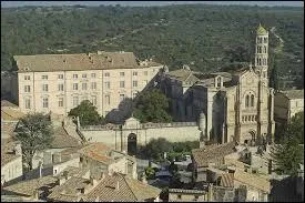 Pour finir ce voyage, nous partons  la dcouverte de la ville d'Uzs. Nous serons donc dans le dpartement ...