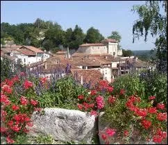 Je vous emmne  la dcouverte de la commune picto-charentaise d'Aubeterre-sur-Dronne. Classe parmi les Plus Beaux Villages de France, elle se situe dans le dpartement n ...