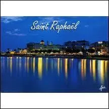 Voici une image de Saint-Raphal la nuit. Station balnaire trs connue, elle se situe dans le dpartement ...