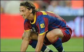 Zlatan Ibrahimovic porta les couleurs du FC Barcelone pour une unique saison. Pour quelle raison majeure quitta-t-il le club catalan ?