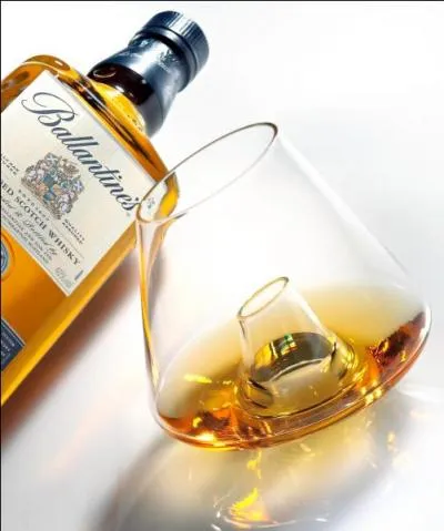 A quels stades de son laboration, le whisky obtient-il sa teneur en alcool ?