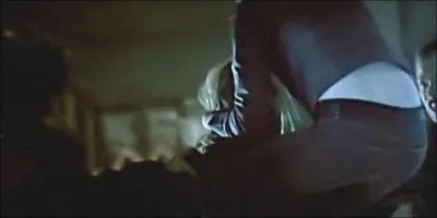 Qui vient de se jeter sur James afin de le tuer ?