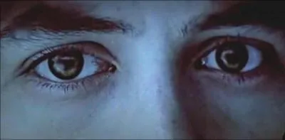 A qui sont ces yeux ?