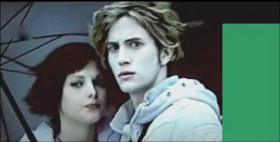 Qui se trouve derrire Jasper,  droite de la photo ?