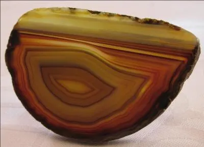 Quelle est cette pierre, varit de calcdoine ?