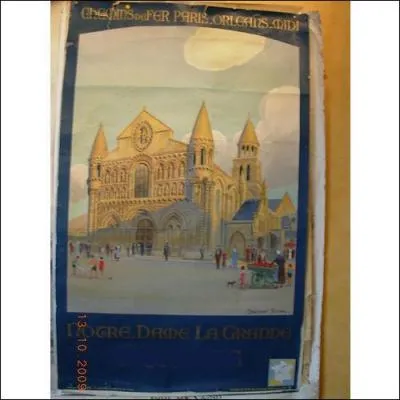 On la surnomme  la ville aux cent clochers , c'est l que Jeanne d'Arc fut interroge par les autorits ecclsiastiques, avant qu'on ne l'envoie faire ses preuves dans une ville assige par les anglais :