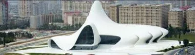 Sur cette photo, vous voyez le centre culturel Heydar Aliyev de l'architecte Zaya Hadid . Dans quel pays ?