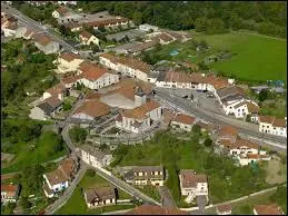 Voici la ville lorraine de Richardmnil vue du ciel. Commune du canton de Saint-Nicolas-de-Port, elle se situe dans le dpartement ...