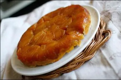 La tarte tatin est une tarte aux pommes renverse. Ce dessert a t cr accidentellement par les soeurs Tatin. De quelle rgion franaise est originaire cette tarte ?