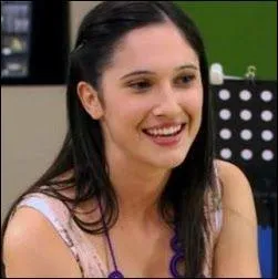 Elle est n le 13 avril 1990 en Italie, ds son plus jeune ge, elle a dmontr sa passion pour l'art en prenant des cours de thtre, de danse, et de guitare; elle vit actuellement  Buenos-Aires, quel est son nom ?