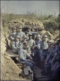 Quelle lettre ne se trouve pas dans ce nom affectueux donn aux soldats franais de la guerre de 1914-1918 ?