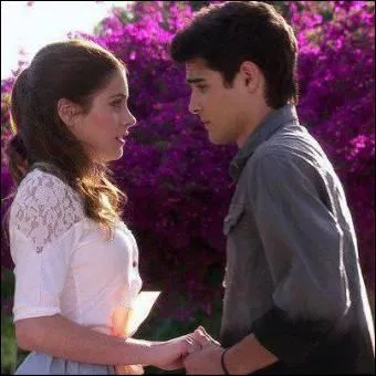 Comment Tomas a-t-il rencontr Violetta dans la saison 1 ?