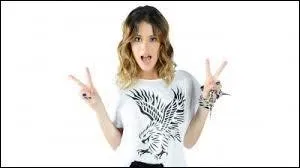 Martina Stoessel (Violetta), dans la vraie vie, s'habille-t-elle comme dans la srie (le style) ou plus rock ?