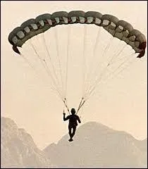 Haut-lieu des parapentistes, on peut accder  Saint Hilaire du Touvet par un moyen de locomotion original. Lequel ?