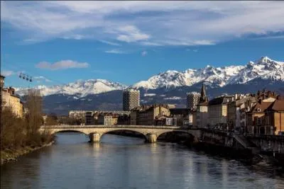 Quel cours d'eau se jette dans l'Isre, dans la priphrie de Grenoble ?