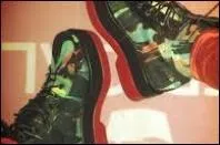 Martina Stoessel met-elle des chaussures   talons  partout ?