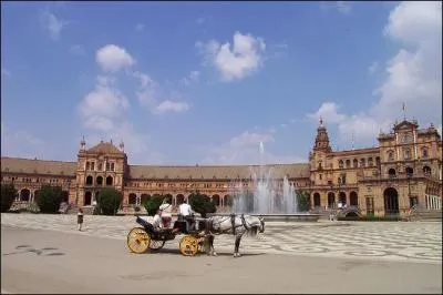 Dans quelle ville se passe le dbut de l'opra ?