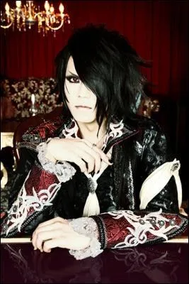 Masashi, le nouveau bassiste et remplaant du dfunt Jasmine You, a intgr le groupe Versailles le :