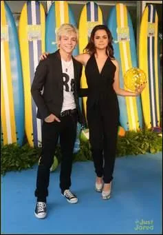 Pour quel endroit les 2 bandes se font-elles la guerre en musique ?