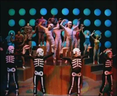 Musique - Combien de fois entend-t-on le titre dans la chanson  Around the World  de Daft Punk ?