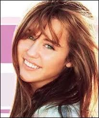 Dans quelle srie cette jeune adolescente est-elle une fille normale le jour et une super star la nuit ?