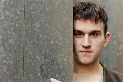 Dans l'pisode 11, comment s'appelle le sorcier qui veut tuer Uther ?