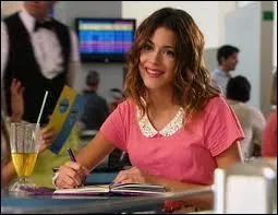 Quelle chanson Violetta chante-t-elle  l'aroport dans le 1e pisode de la saison 1 ?