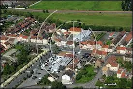 Nous survolons la ville de Longlaville. Nous sommes dans le ciel ...
