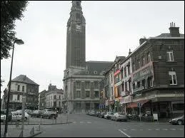 Nous nous promenons dans les rues de la ville de Charleroi. Nous sommes donc ...