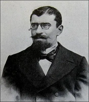 Quels botanistes achevrent la classification des espces de caf ?