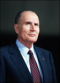 Janvier : L'ancien président François Mitterrand décède le 8. Où sera-t-il inhumé ?