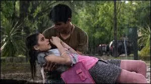 Qui l'a empche de tomber dans la boue ?