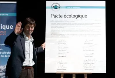En 2007, Nicolas Hulot menace les candidats  l'lection prsidentielle par une ventuelle candidature de sa part. Il met la pression sur les candidats en leur demandant de signer le  Pacte cologique . Sur les douze candidats ligibles, combien le signeront ?