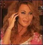 Comment s'appelle cette femme ?