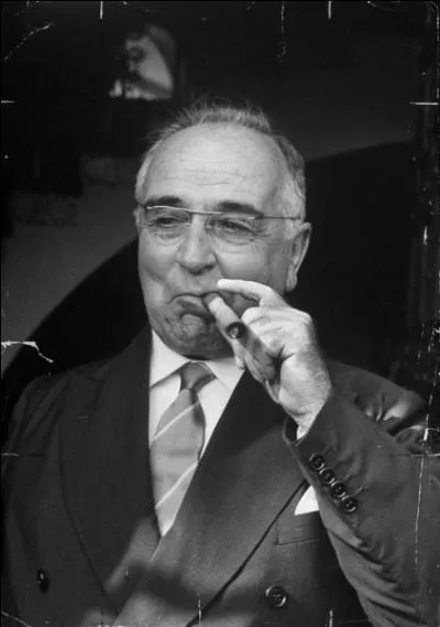 Hitler s'est donc suicid de la mme manire que : (rfrence  la question 14)