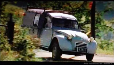 Dans ce film, Jacques Villeret conduit une 2CV fourgonnette !