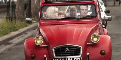 C'est l'histoire d'un petit garon qui s'attache  un chien !