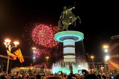 Tirana, la capitale de l'Albanie, a t-elle t l'objet d'une opration d'urbanisme suite  la destruction de son patrimoine architectural dans les annes 1960 ?