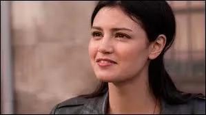 De qui est amoureux Adam au dbut de la saison 1 ?