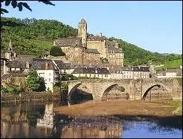 Nous changeons de rgion et nous nous rendons en Midi-Pyrnes pour visiter la commune d'Estaing. Classe parmi les Plus Beaux Villages de France, elle se situe dans le dpartement n...