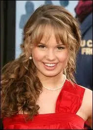 Dans quelle srie joue-t-elle depuis 2011 ?